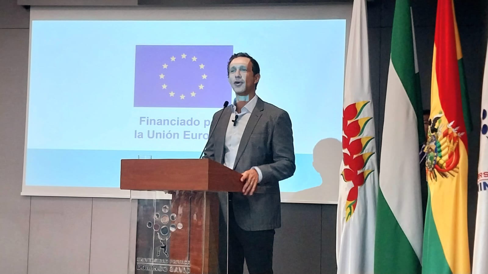 EMPRENDE VERDE BOLIVIA LLEVÓ ADELANTE UNA CONFERENCIA MASIVA Y EXITOSA QUE INSPIRÓ A JÓVENES UNIVERSITARIOS