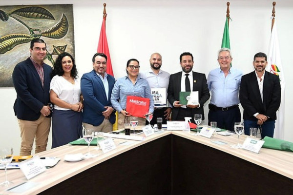 FORO METRÓPOLI SANTA CRUZ UNIVERSITARIA CONECTA AUTORIDADES LOCALES CON LA ALCALDÍA DE MANIZALES COLOMBIA